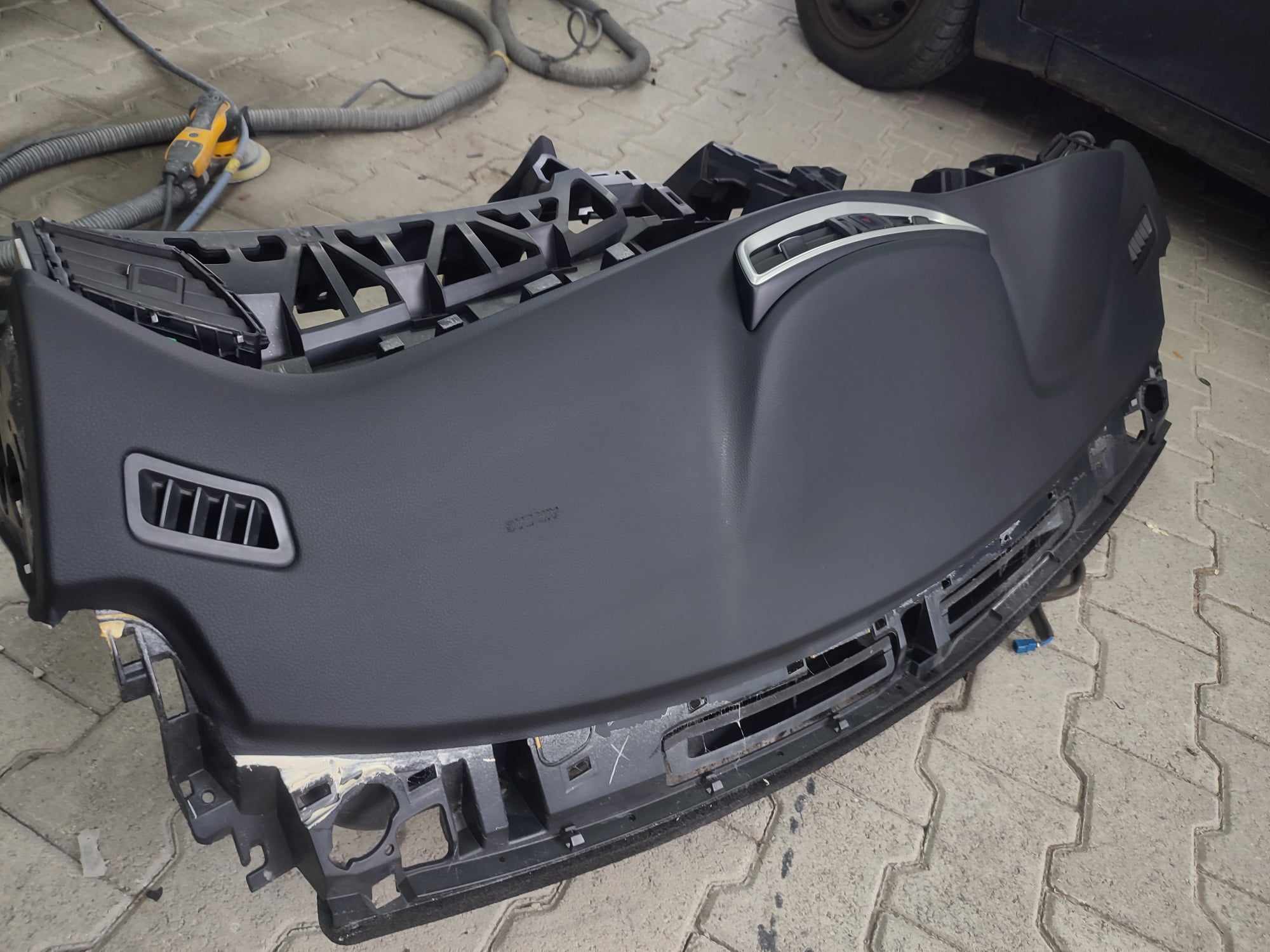 Reparacija Instrument Table